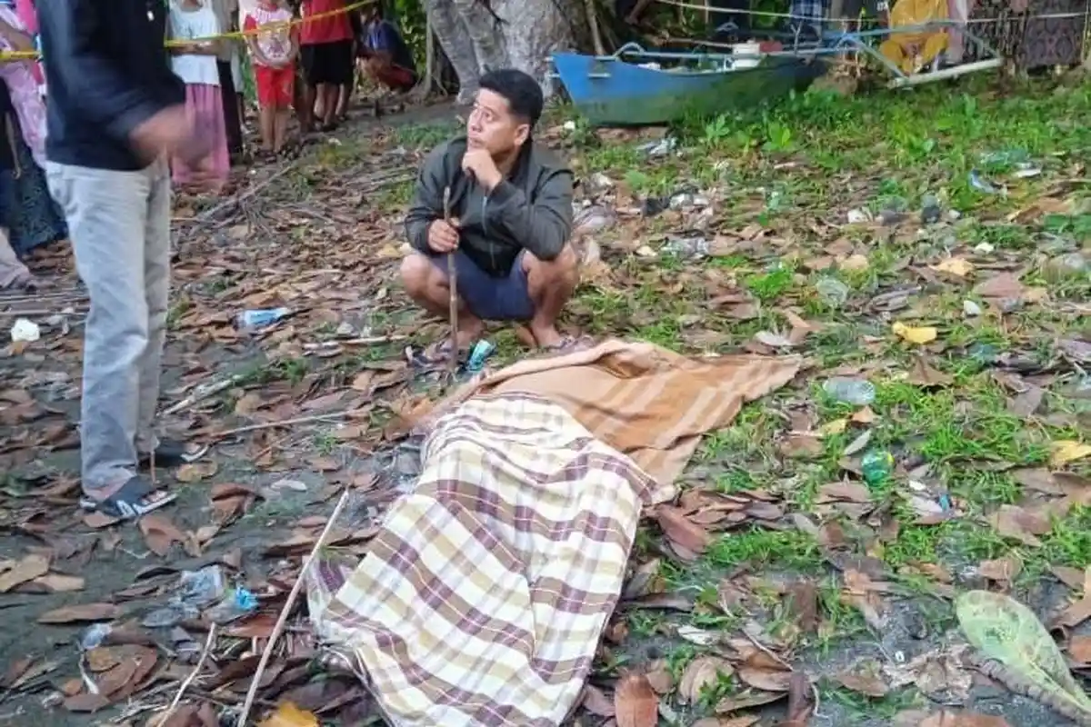 BREAKING NEWS: Warga Karanamu Tapalang Mamuju Digegerkan Penemuan Mayat Pria di Tepi Pantai