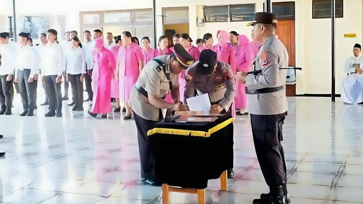 Kapolres Rote Ndao Pimpin Serah Terima Jabatan di Lingkungan Polres