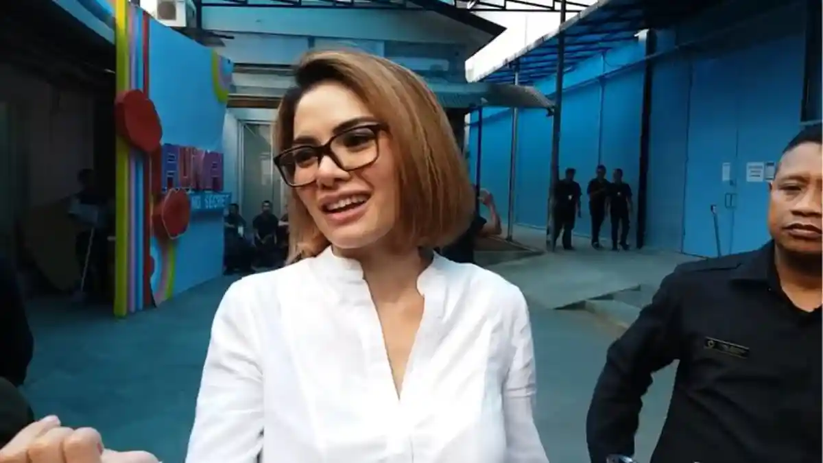 Nikita Mirzani Ngamuk Gara-gara Dituding Suka Dekat dengan Semua Pria