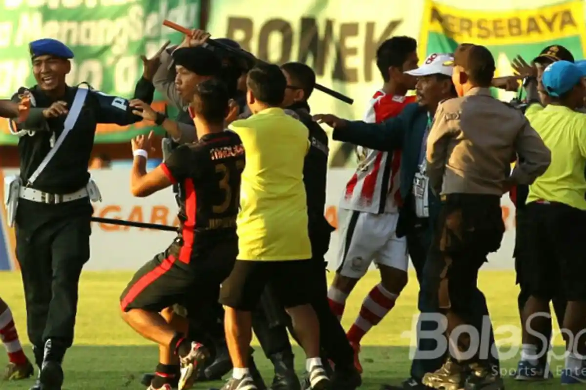 Persepam Tak Terima Gol Dianulir, Laga Melawan Persebaya Ricuh dan Dihentikan
