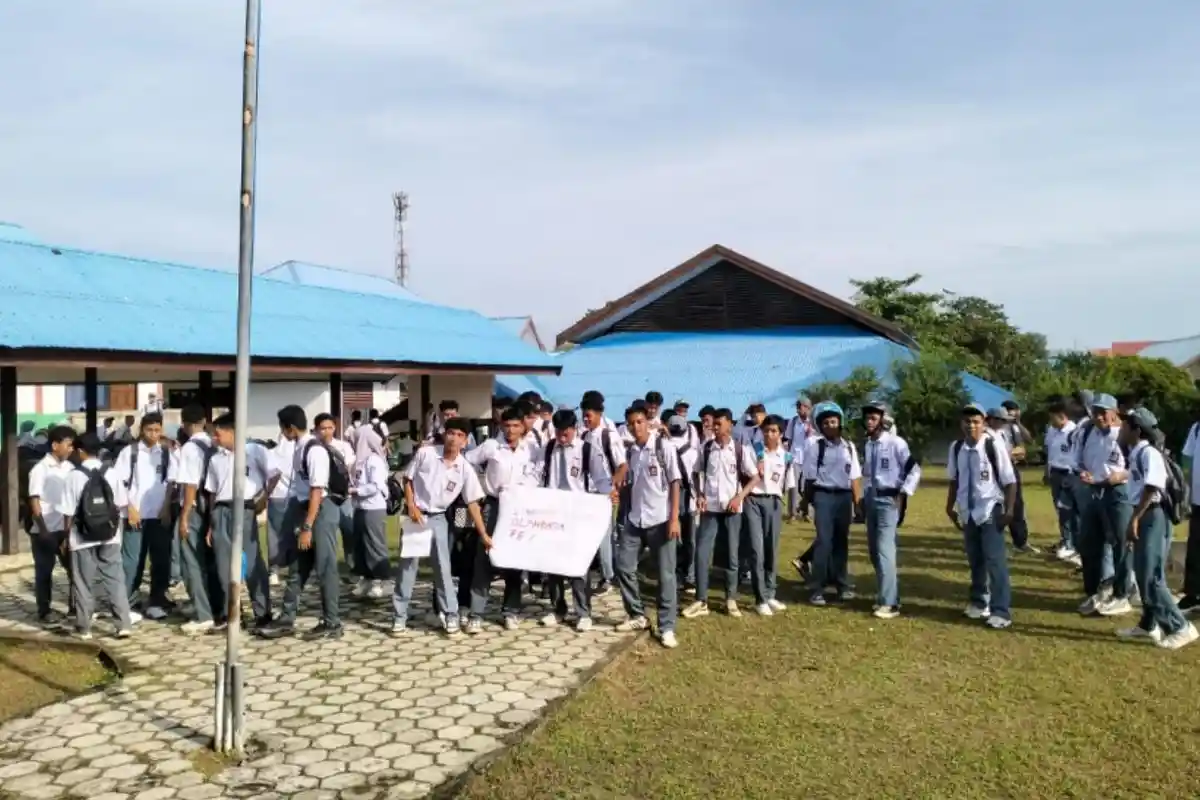 Ratusan Siswa SMK di Muna Ditemui Pihak Sekolah Usai Demo, Kepsek Segera Sikapi Keluhan Siswa