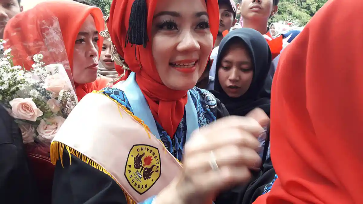 BERITA FOTO: Cantiknya Atalia Kamil Saat Wisuda