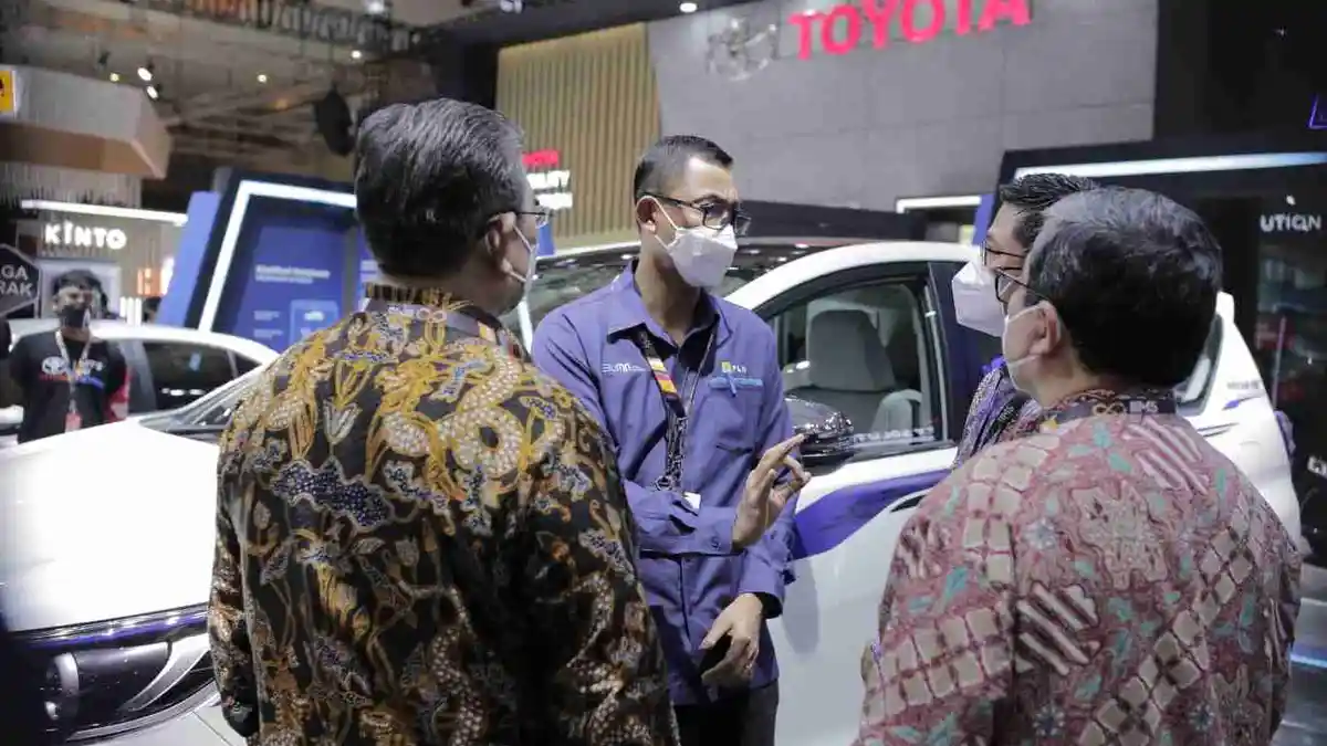 PLN Dukung Toyota Kembangkan Kendaraan Listrik di Indonesia