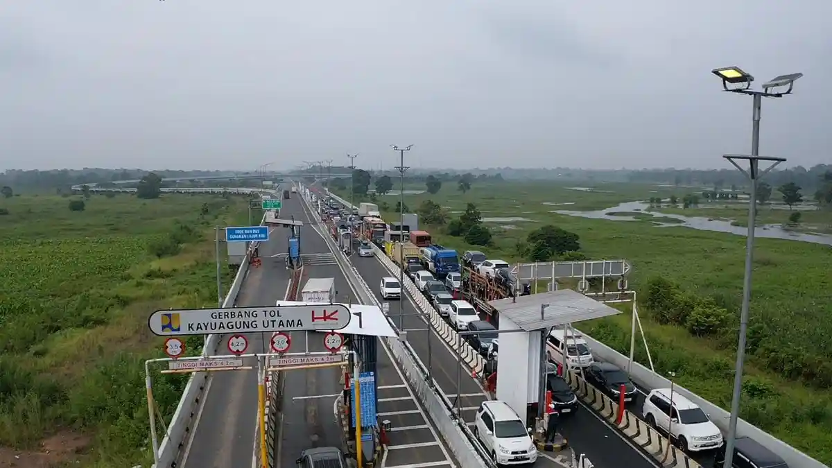 Terapkan Diskon Tarif Tol 20 Persen, ada 17.203 Mobil Lewat Tol Terpeka dan 10.980 Masuki Tol Kapal