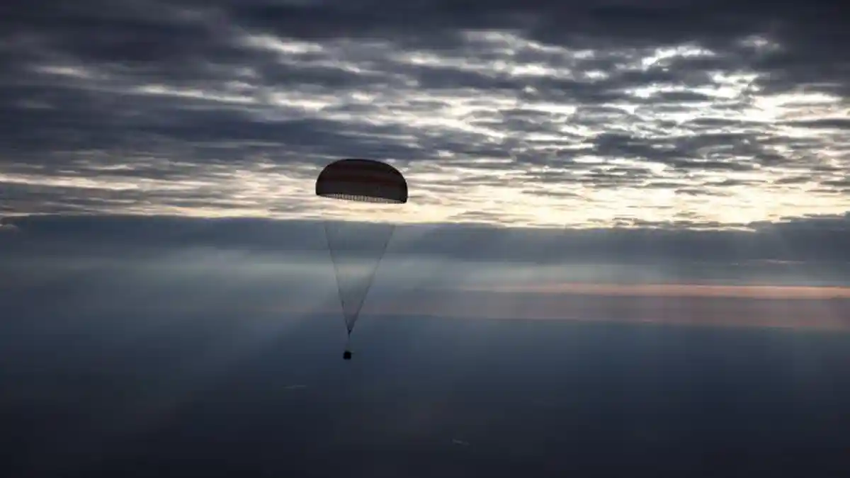 Kapsul Soyuz Bawa Pulang Kru Gabungan Rusia-Amerika dari Ruang Angkasa - Kapsul-Soyuz-MS-26-mendarat-di-Bumi.jpg