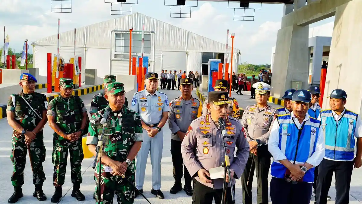 Dirut Jasa Raharja Dampingi Panglima TNI dan Kapolri Tinjau Gerbang Tol Prambanan