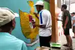 Sambut HUT ke-77 RI Warga Membuat Mural