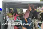 FOTO_Pengungsi_Rohingya_Ditemukan_di_Rumbai_Pekanbaru_1.jpgFOTO_Pengungsi_Rohingya_Ditemukan_di_Rumbai_Pekanbaru_2.jpgFOTO_Pengungsi_Rohingya_Ditemukan_di_Rumbai_Pekanbaru_3.jpg