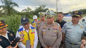 Tim-gabungan-instansi-terkait-saat-meninjau-Jalur-Lintas-Timur-Pelalawan.jpg