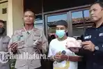Kapolsek-Besuk-AKP-Akhmad-Gandi-tunjukkan-barang-bukti-uang-palsu.jpg