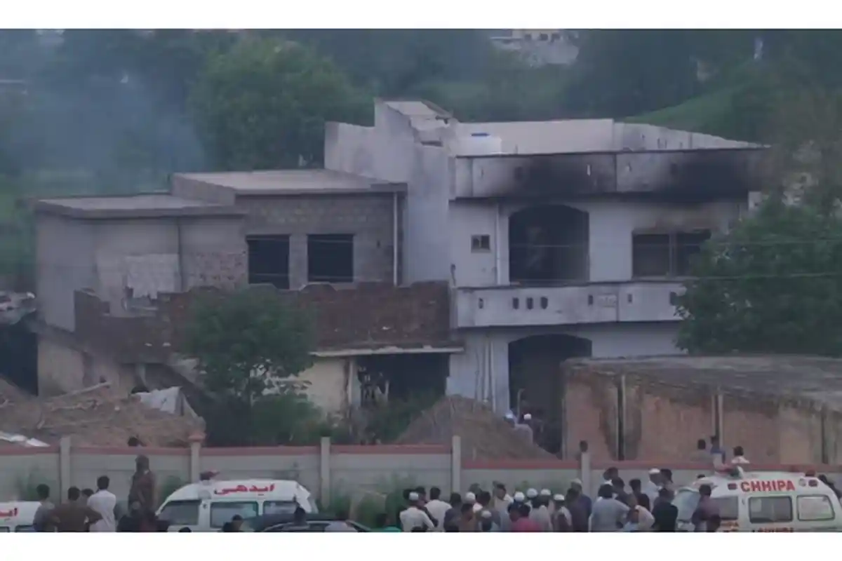 18 Orang Tewas akibat Pesawat Militer yang Jatuh di Pemukiman Warga, Jasad Para Korban Terbakar