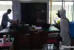 petugas-kesehatan-melakukan-sterlisasi-di-kantor-pemkab-tulungagung.jpg