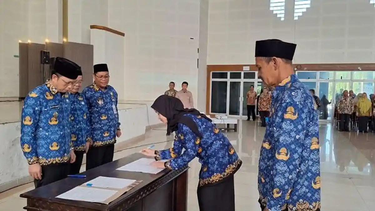 Bupati Lantik 335 CASN Bangka Tengah