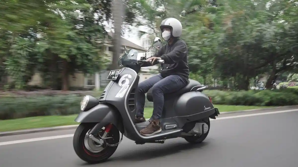 First Ride Vespa GTV Sei Giorni II Edition, Performa Serasa di Lintasan Balap
