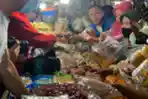 Mendag Zulhas Traktir Emak Emak Minyak Goreng dan Cabai