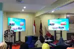 20251031_Kepala-DPMPTSP-Balikpapan-Hasbullah-Helmi-memaparkan-jumlah-kunjungan-MPP.jpg