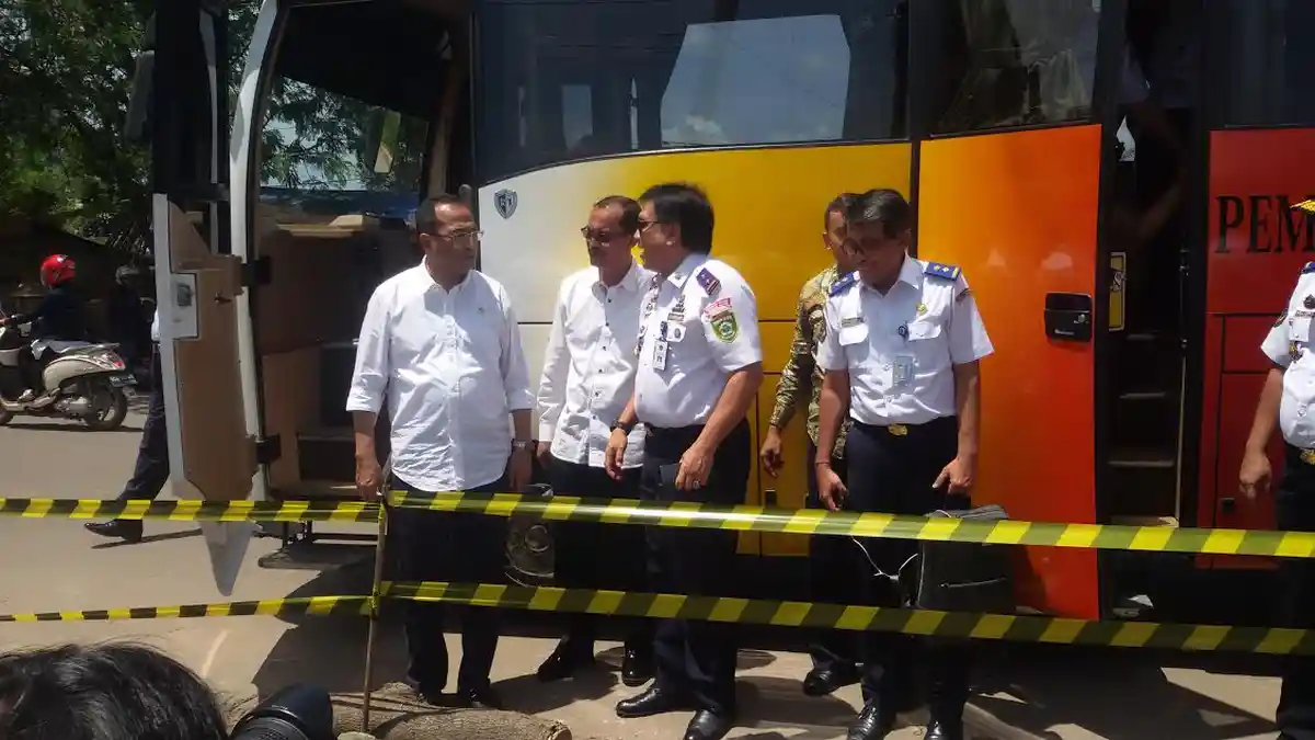 Begini Aksi Menteri Perhubungan RI Budi Karya Saat Meninjau Pembangunan LRT