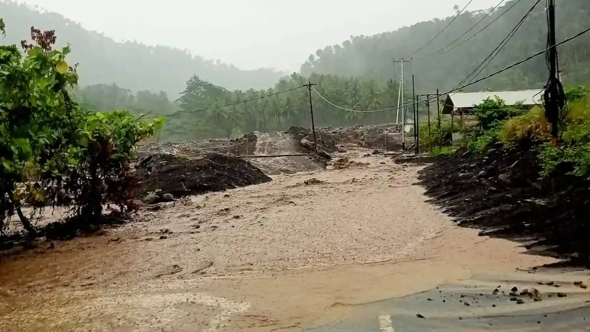 Jalan Batu Awang Bebali di Sitaro Sulawesi Utara Kembali Tertutup Lahar Dingin