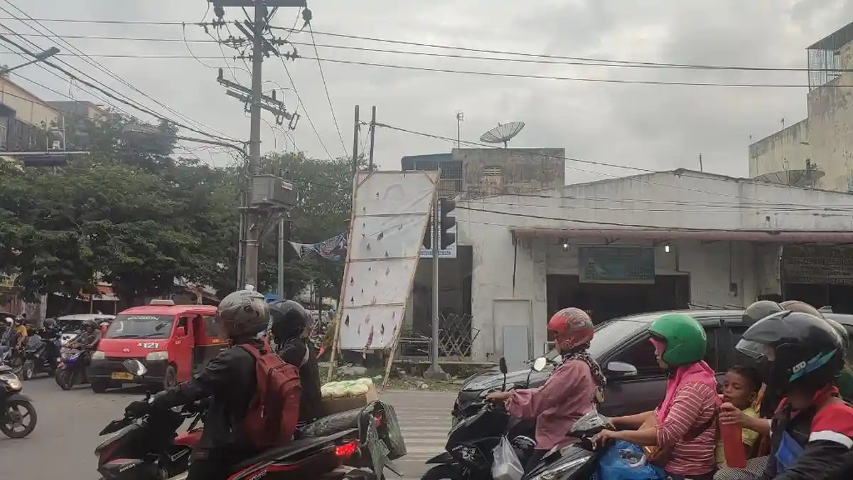 Baliho Puan Maharani Jadi Presiden Tumbang, Sempat Hambat Lalu Lintas, Begini Kata Kasatpol PP Medan