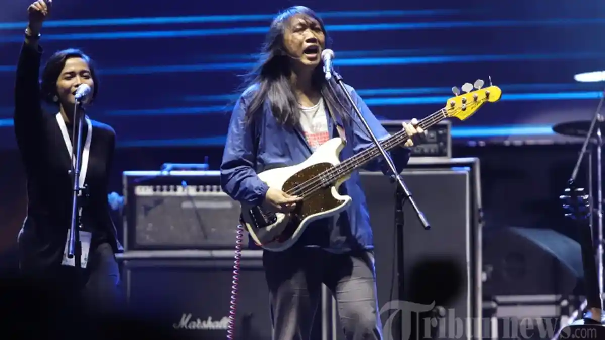 Chord Gitar Di Udara Efek Rumah Kaca (ERK), Lirik Lagu Efek Rumah Kaca