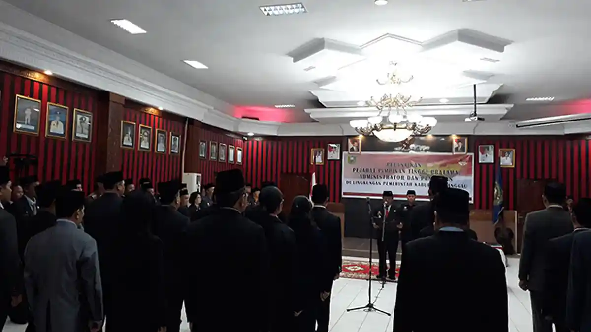 Bupati Sanggau Lantik Pejabat Pimpinan Tinggi Pratama, Administrator, dan Pengawas