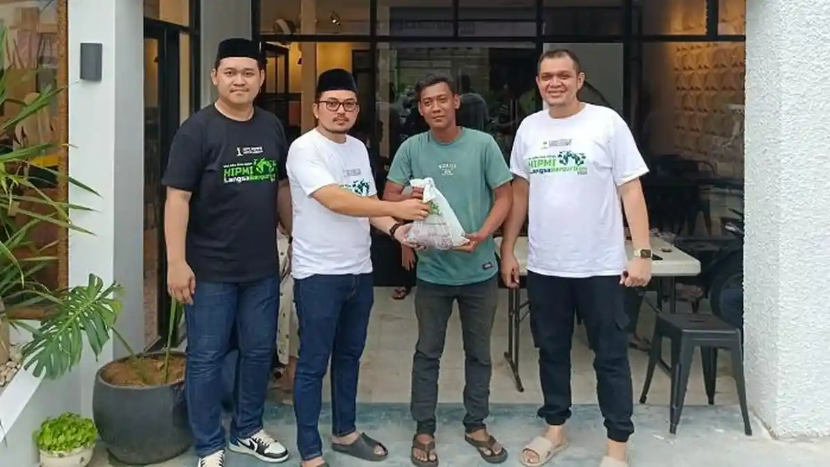 BPC HIPMI Langsa Bagikan Daging Kurban ke Warga Miskin
