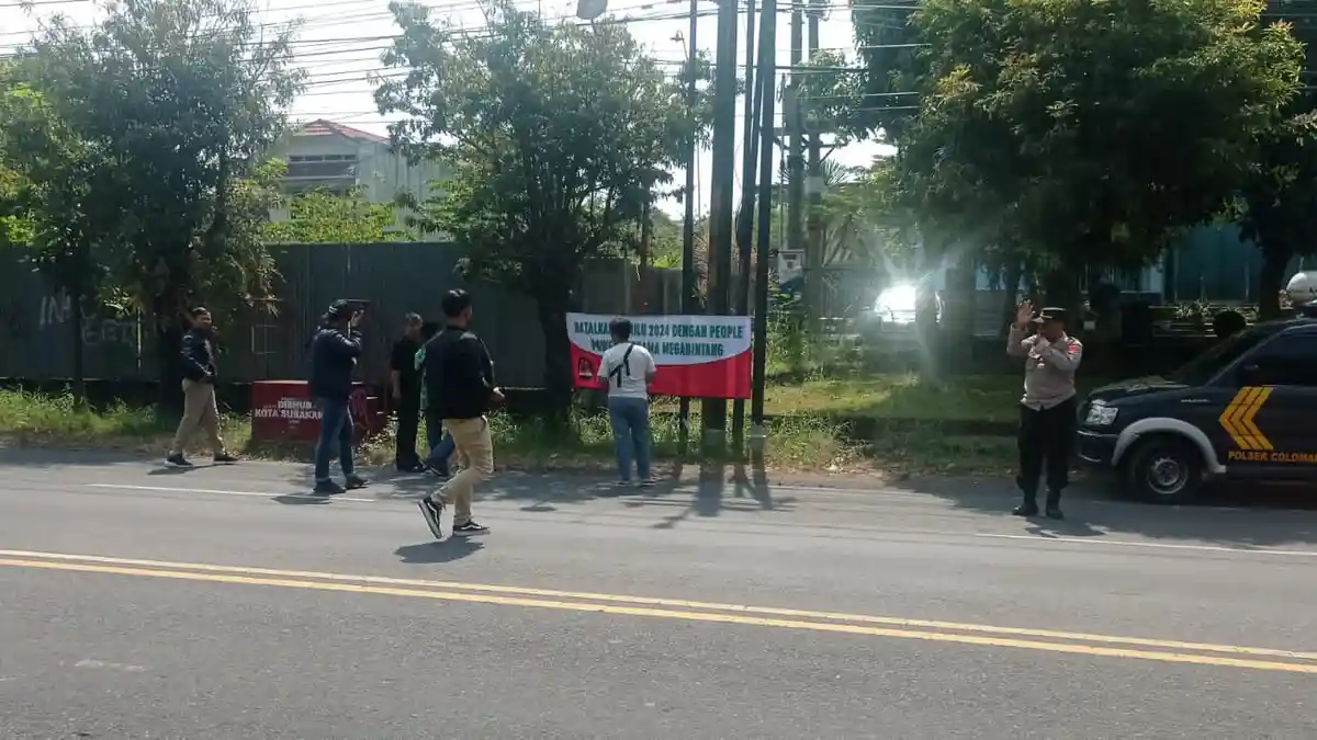 Spanduk Bertuliskan "Batalkan Pemilu 2024 Dengan People Power" Muncul di Karanganyar