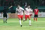 beto-lakukan-selebrasi-usai-cetak-gol_20180817_211321.jpg