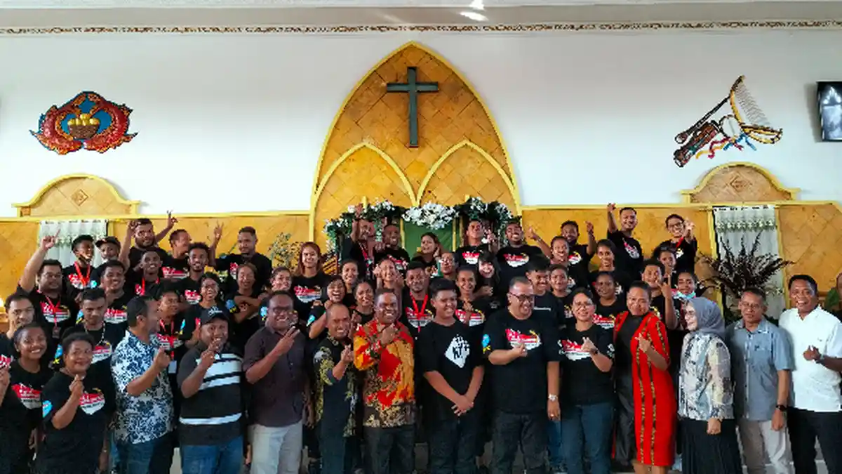 Bupati Manokwari Hermus Indou Lepas Symphony Merah Putih pada Ajang Bergengsi di Denpasar Bali