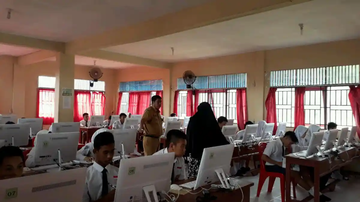 Kadisdikbud Sanggau Monitoring Simulasi UNBK