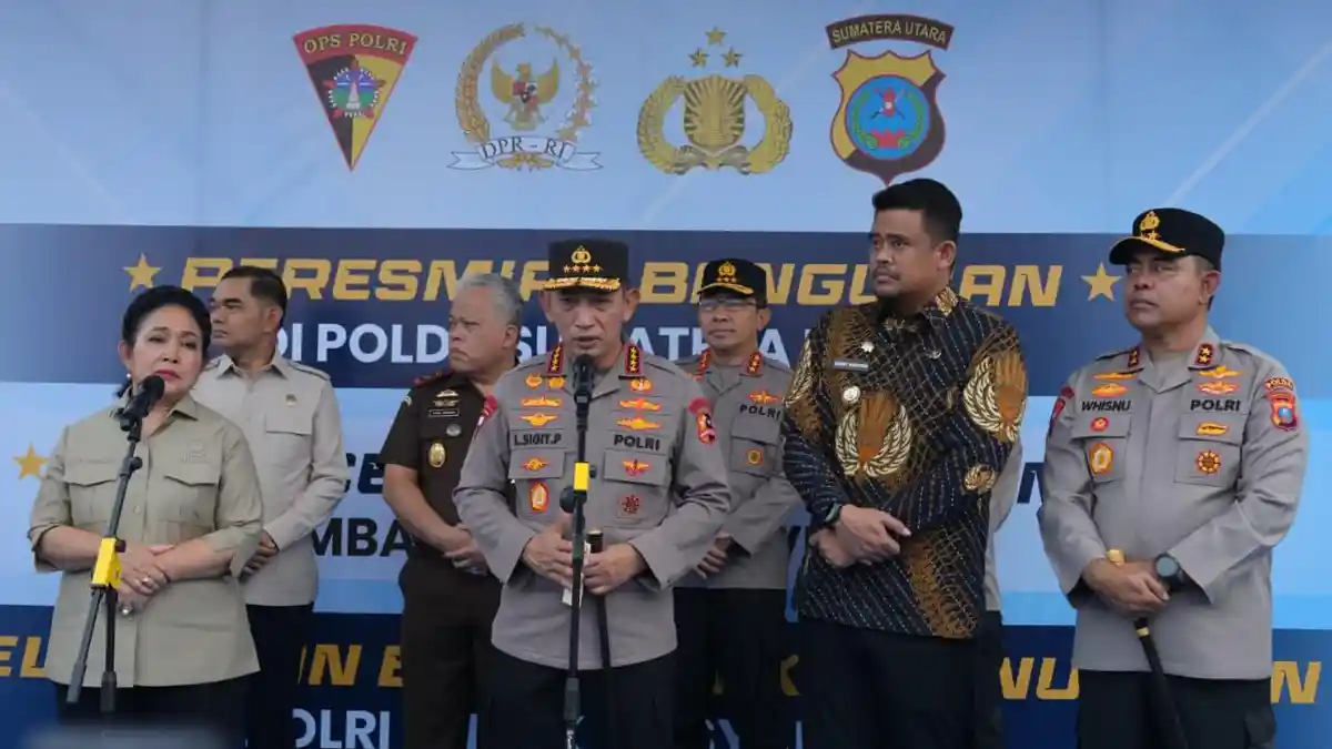Polri Lepas 22 Kontainer Bantuan Kemanusiaan untuk Korban Bencana di Sumatera