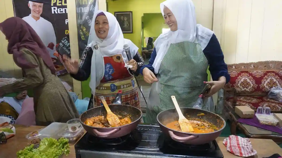 Relawan Kiai Muda Dukung Ganjar Gelar Pelatihan Pembuatan Rendang Ayam dan Sapi 
