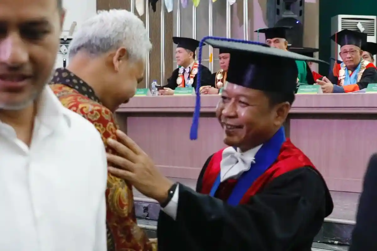 Ganjar Pranowo Hadiri Pengukuhan Guru Besar Rektor Universitas Sumatera Utara