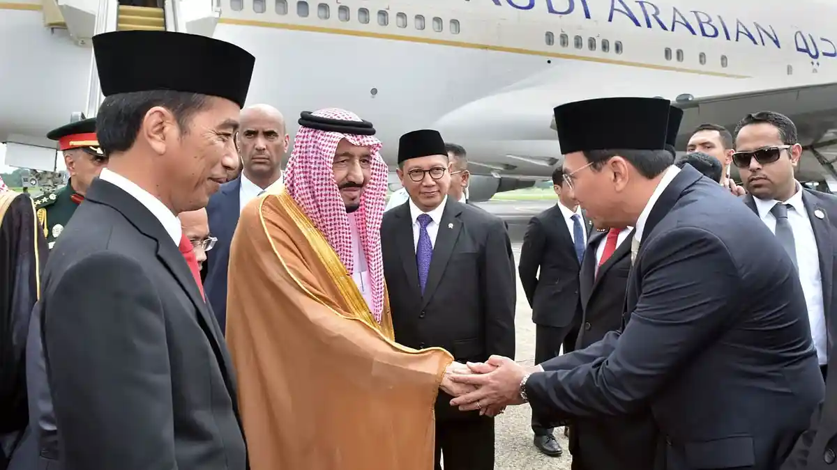 Jabat Tangan Ahok dan Raja Salman dan Peristiwa Tidak Penting Lainnya