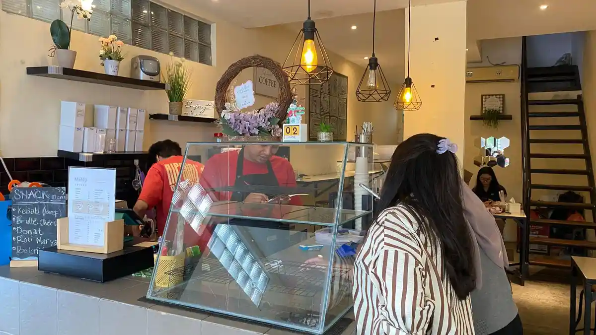 Ngafe Rasa Warteg: Sensasi Unik di Tripplefeeling Semarang