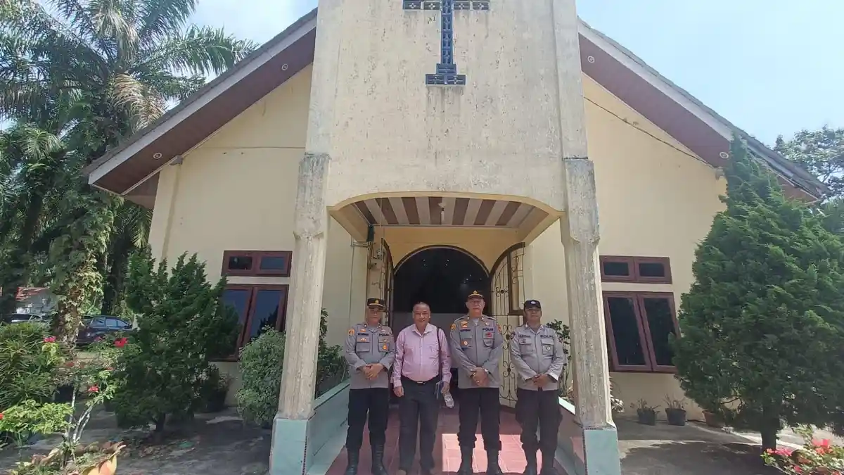 Polisi Amankan Umat Kristiani yang Laksanalan Ibadah Isa Al-Masih di Wilkum Polres Palas