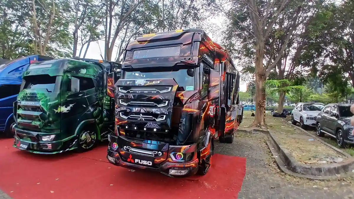 Puluhan Truk Modifikasi Geruduk GIIAS 2024