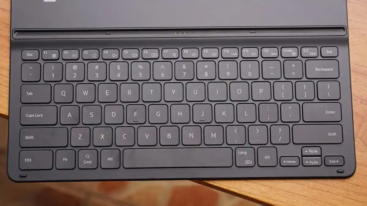Berikut Ini 5 Cara Membersihkan Keyboard Laptop dengan Cepat dan Mudah