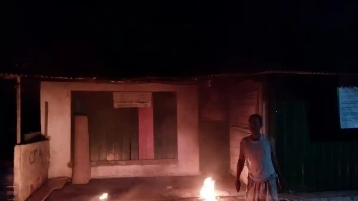 Tiga Orang Bersepeda Motor Lempari Bom Molotov di Markas FPI Cimanggis
