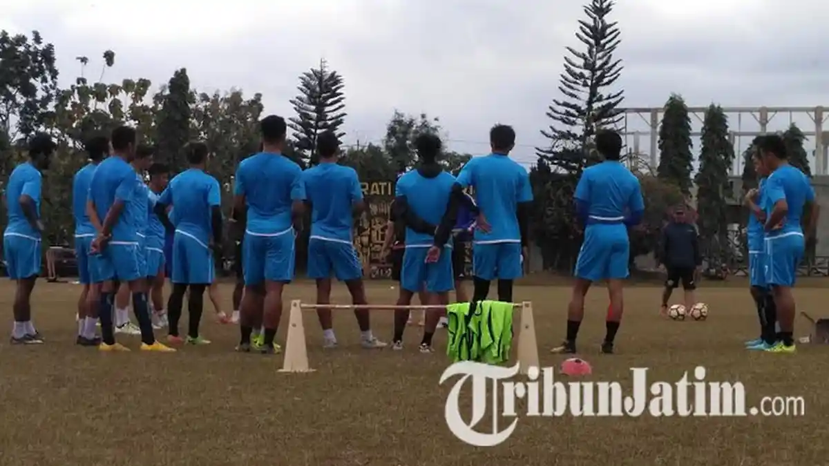 Tanpa Kurnia Meiga, Arema FC Tetap Berlatih Maksimal