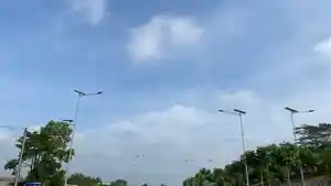 Langit-Nongsa-Jumat-104-pagi-cerah-berawan-lalu-lintas-jalan-raya-tampak-lengang.jpg
