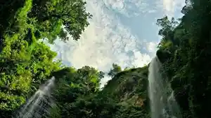 Wisata-air-terjun-kembar-Murusobe-di-Maumere-Kabupaten-Sikka-1.jpg
