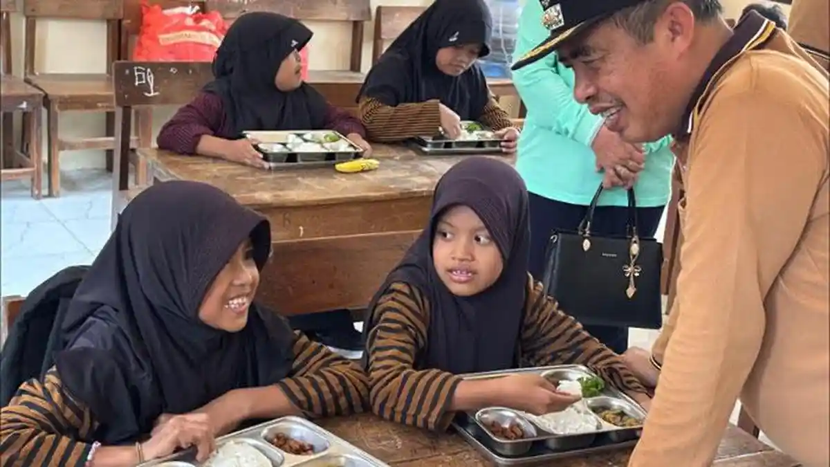 Selalu Dinanti Siswa, MBG di Madiun Bikin Anak Semangat Belajar
