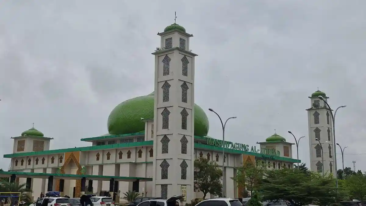 Masjid Agung Al Ittihad Tebo Dipadati Pemudik yang Hendak ke Sumbar
