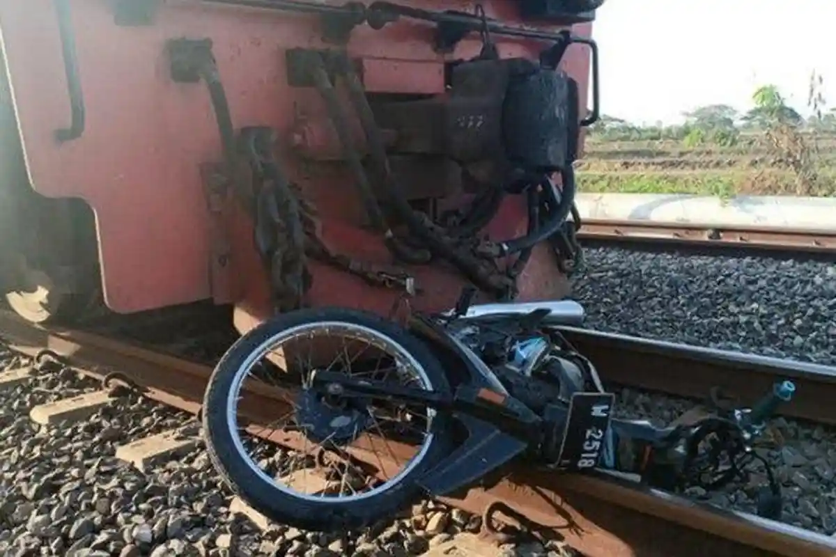 Motor Tertabrak Kereta Api dan Terseret 4 Km, Orip Hanya Luka Lecet