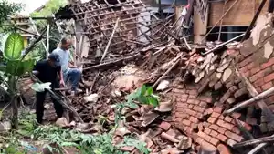 rumah-rusak-akibat-banjir-Ponorogo-Jawa-Timur.jpg