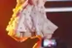 aksi-panggung-ayu-ting-ting-di-hut-mnctv-ke-26_20171022_154602.jpg
