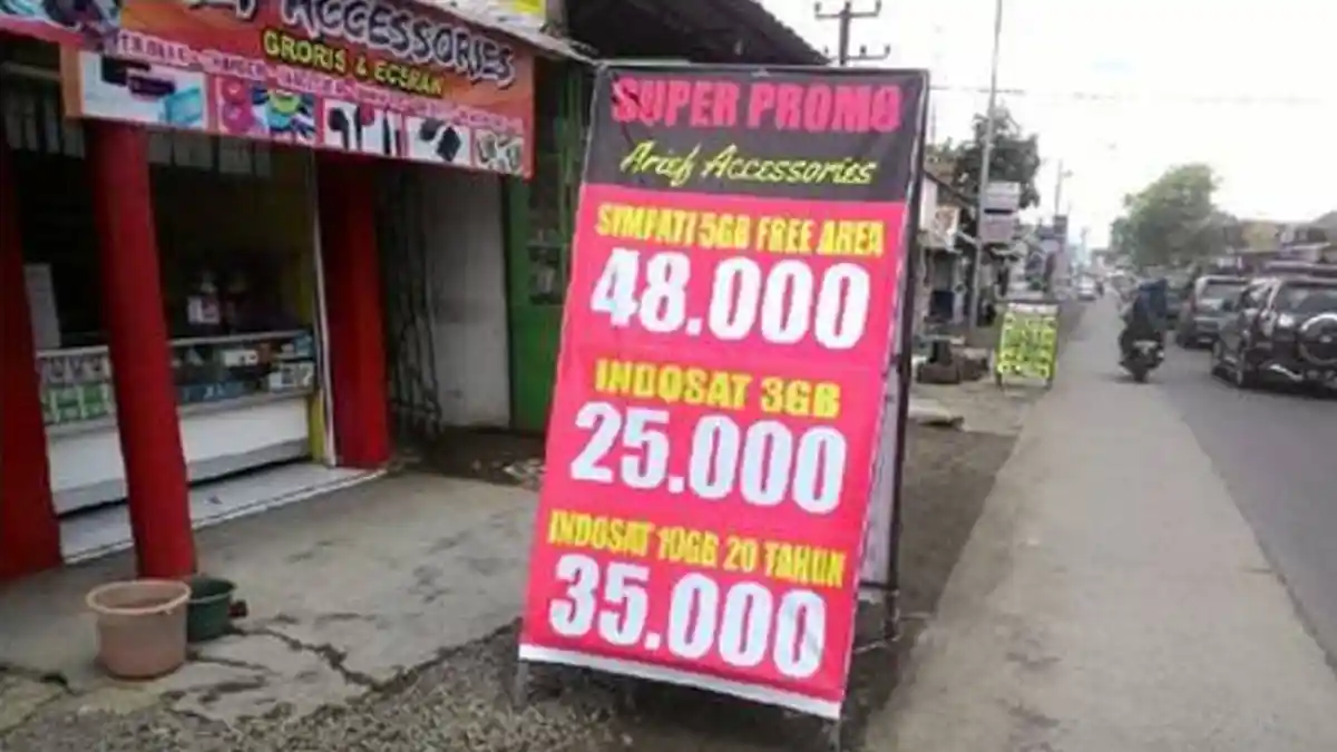 Ada yang Janggal dengan Spanduk Promo Pulsa Ini, Bila Melihat Bakal Makin Heran