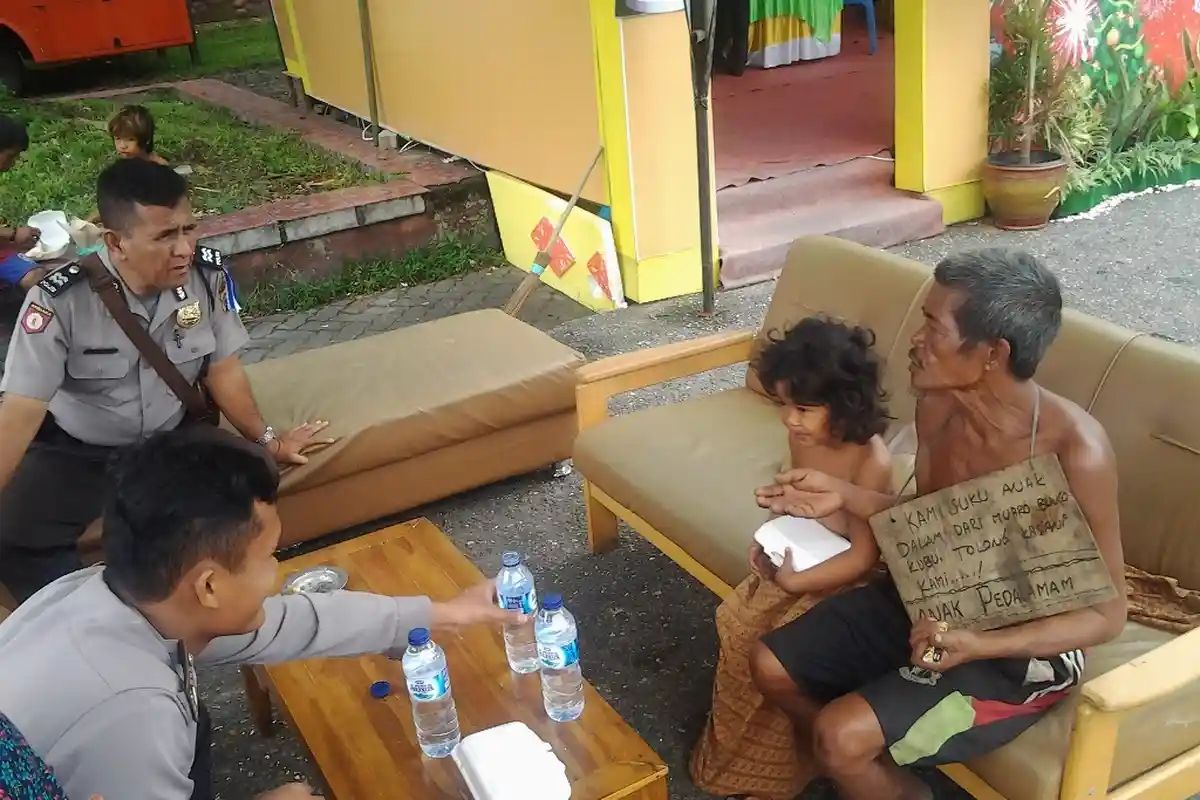 Nekat Jalan Kaki dari Sumbar ke Jambi, Suku Anak Dalam Berharap Bisa Bertemu Jokowi