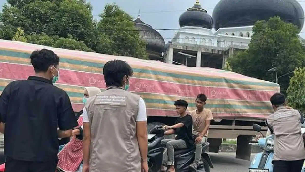 Asap Karhutla Makin Tebal, FK Umuslim Bersama IDI Bireuen Bagikan Masker